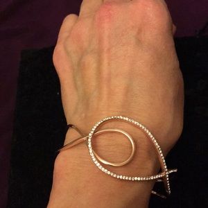 Dainty yet eye catching bracelet